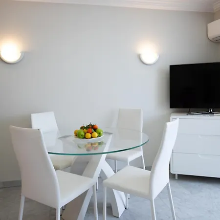 One Bedroom With Beautiful Sea View Apartment *